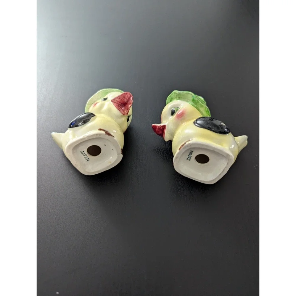 Vintage Anthropomorphic Bird Couples Wearing A Hat Salt‎ & Pepper Shakers Set